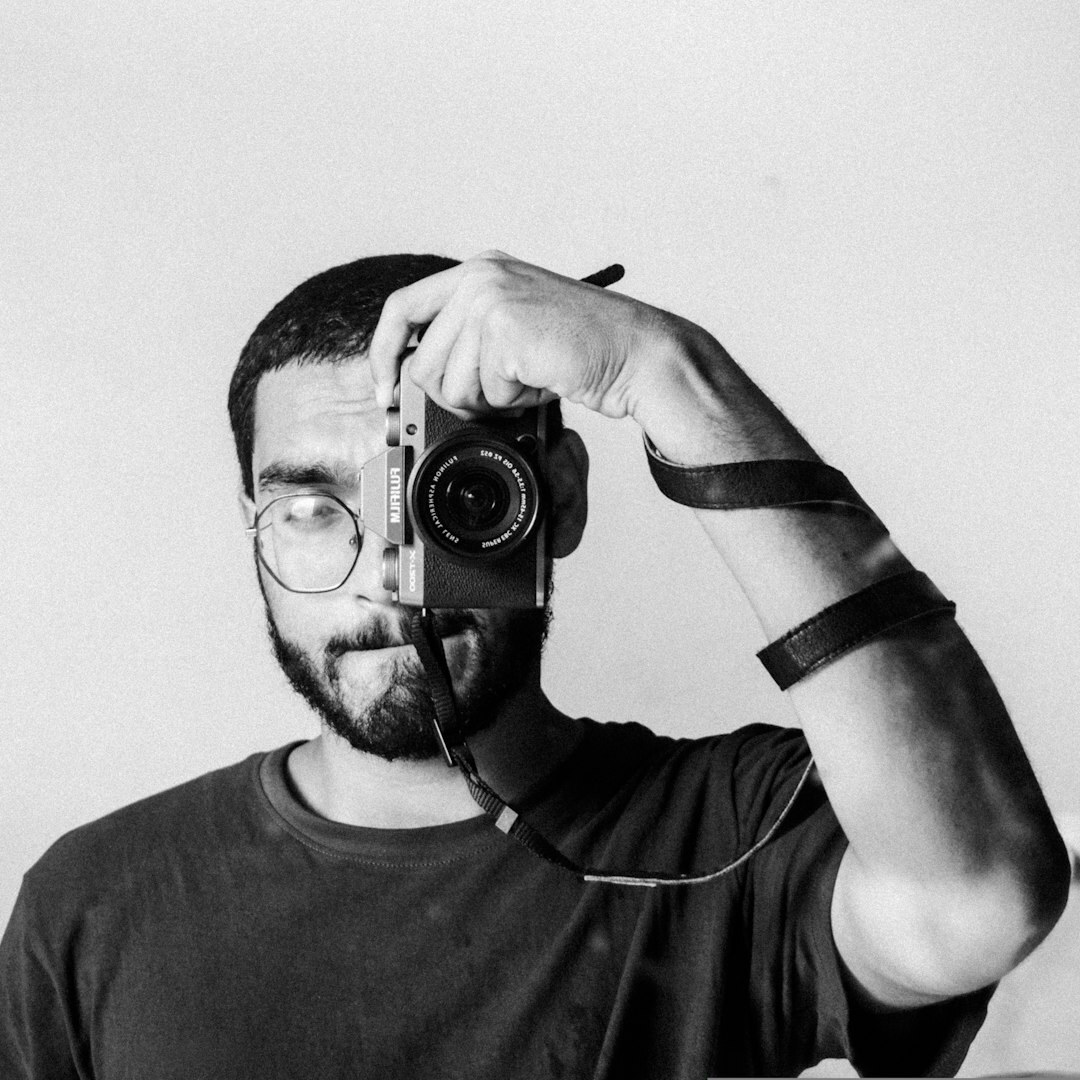 Portrait of a Chilean male photo editor